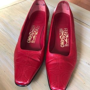 Salvatore Ferragamo red pump shoes 👠